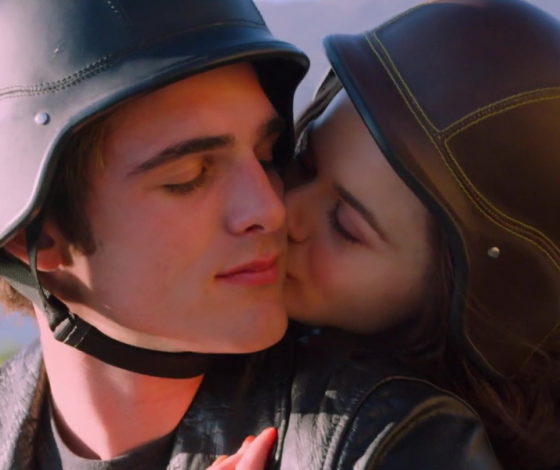 Вместо Джейкоба Элорди: рассказываем про новую звезду «Будки поцелуев»