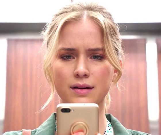 Опаснее ультрафиолета: что такое синий свет и как защитить кожу от его воздействия