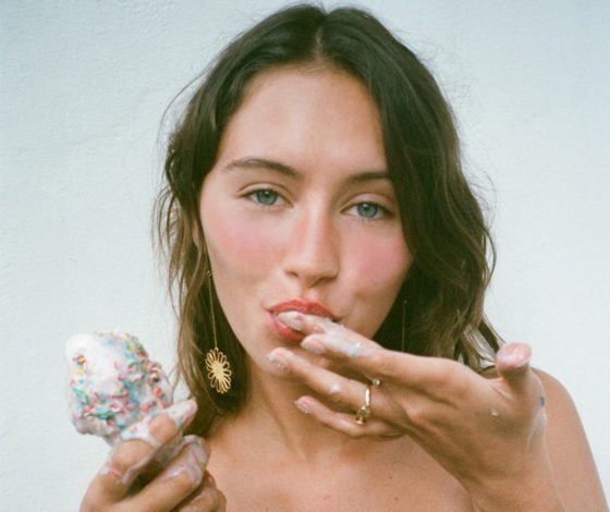 Новая звезда: дочь Джуда Лоу снялась в рекламной кампании нижнего белья