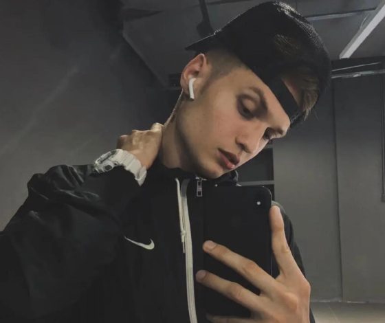 Танцор, TikTok-блогер и просто красавчик: рассказываем про нового участника «Дома-2»