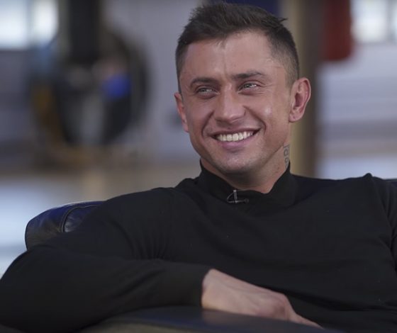 Павел Прилучный впервые взял годовалого сына на работу: «Знакомлю с творчеством»