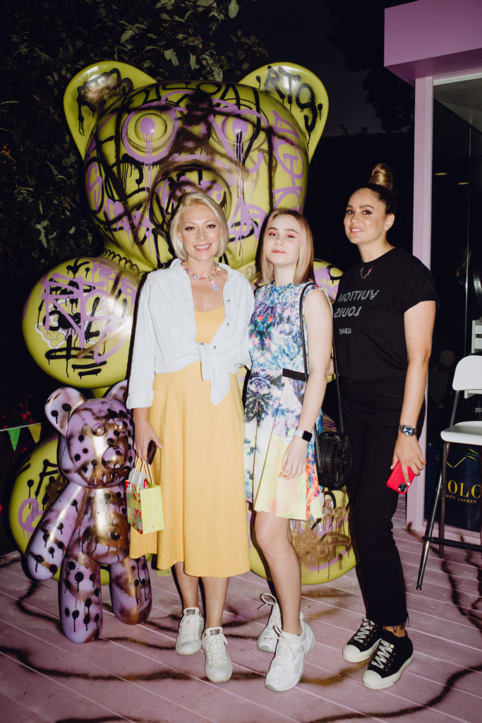 Аврора с дочерью и Ирина Мысина