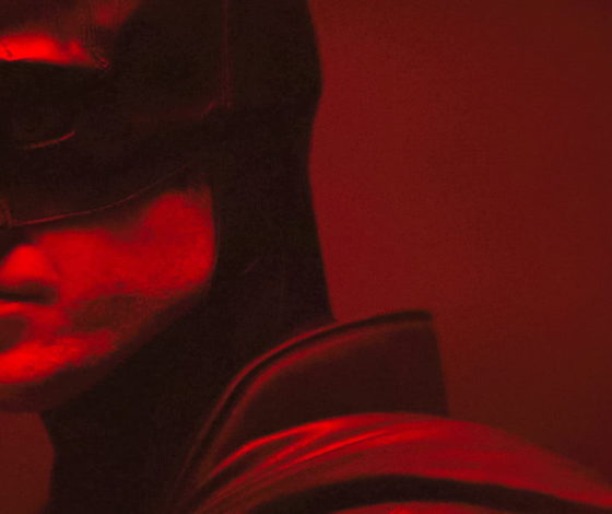 Детали сюжета и неузнаваемый Колин Фаррелл в первом трейлере: новые подробности о «Бэтмена» с Робертом Паттинсоном