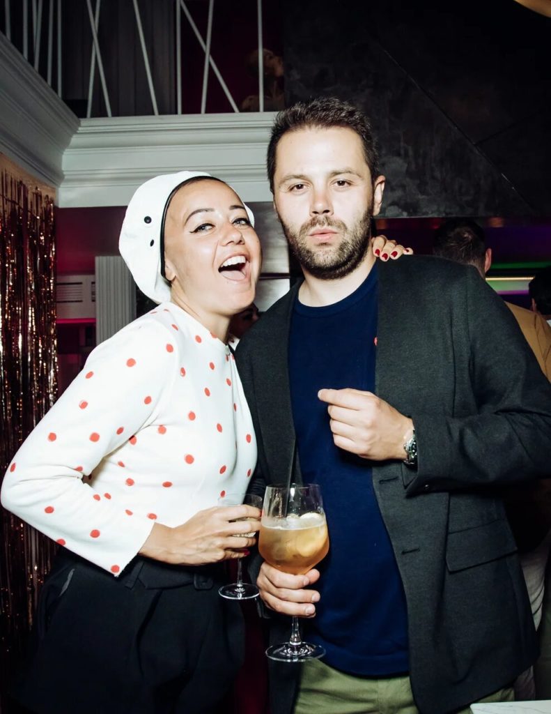 Елена Бессонова со спутником