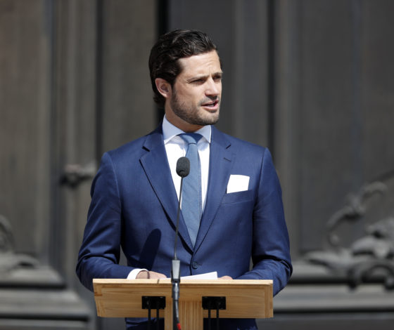 Самый красивый принц: Карл Филипп участвует в гонке