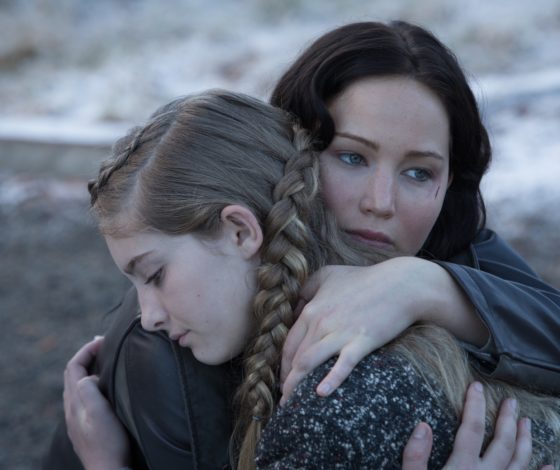 Обними меня крепче: H&M создали куртку для объятий на расстоянии