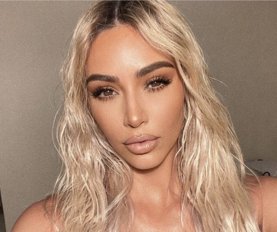 От частого использования шампуня бывает перхоть: объясняем, почему некоторые звезды редко моют голову