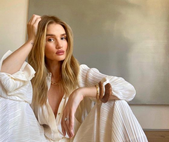 Розы, книги и костры: Роузи Хантингтон-Уайтли назвала любимые ароматы и духи