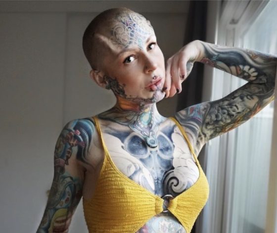 Копия Небулы из «Мстителей»: модель потратила три миллиона на пластику и стала двойником героини