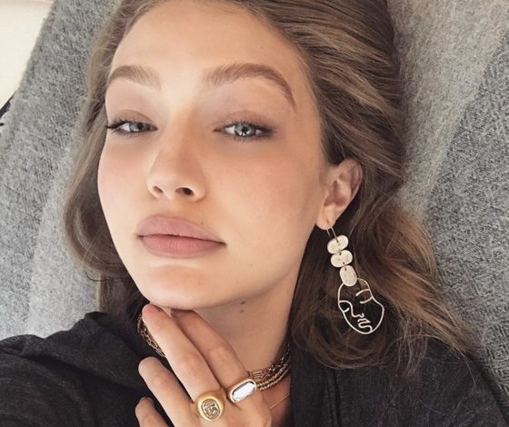 Булочки с корицей, салат с моцареллой и суши: что Джиджи Хадид ест во время беременности