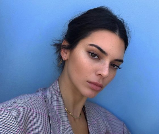 Никаких скрабов, глубокое очищение и много воды: как Кендалл Дженнер ухаживает за кожей