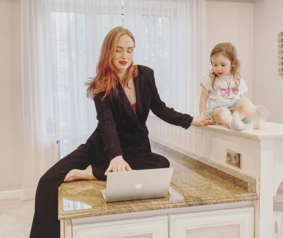 Косметика онлайн: плюсы шопинга в Интернете