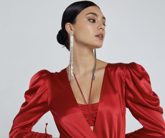 Для летних вечеринок: шелковые блузы, платья и мини-юбки в новой коллекции Plutocrat