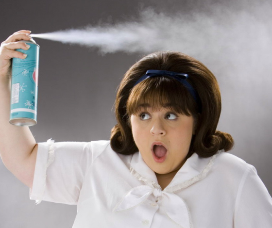 Отвечает стилист: можно ли пользоваться лаком для волос в жару