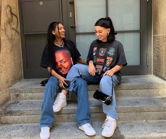 Тренд сезона: 10 пар джинсов в стиле 90-х