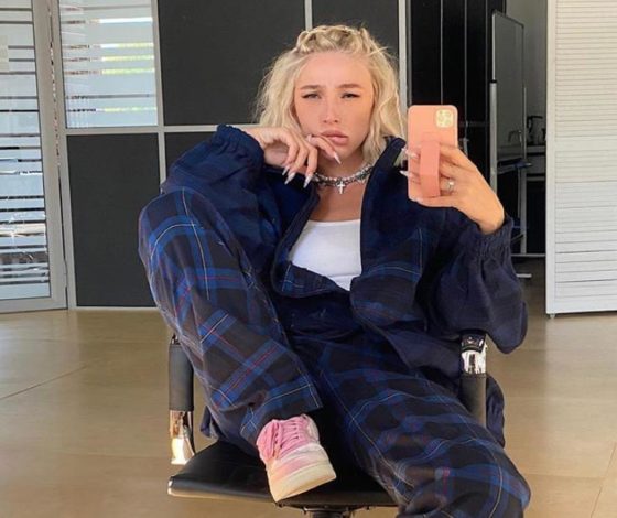 Где купить: бомбер, как у Насти Ивлеевой