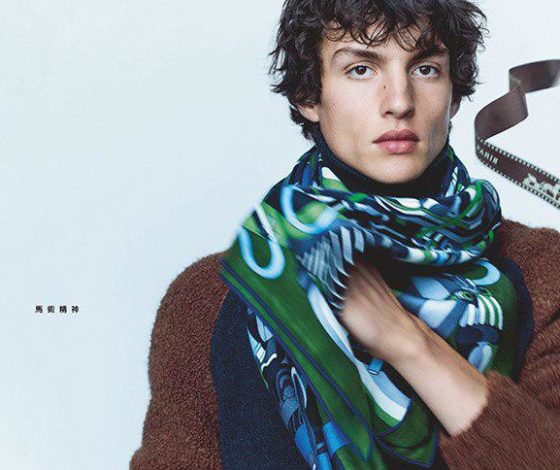 Платки, сумки и мужские пиджаки: Hermès представил новый кампейн