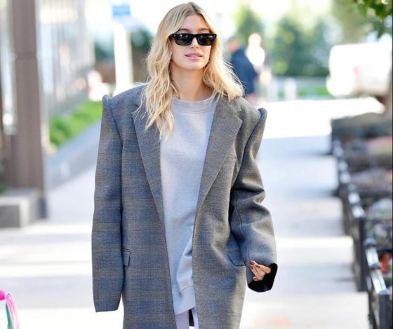 В чем идти на вечеринку: 5 пиджаков, как у Хейли Бибер