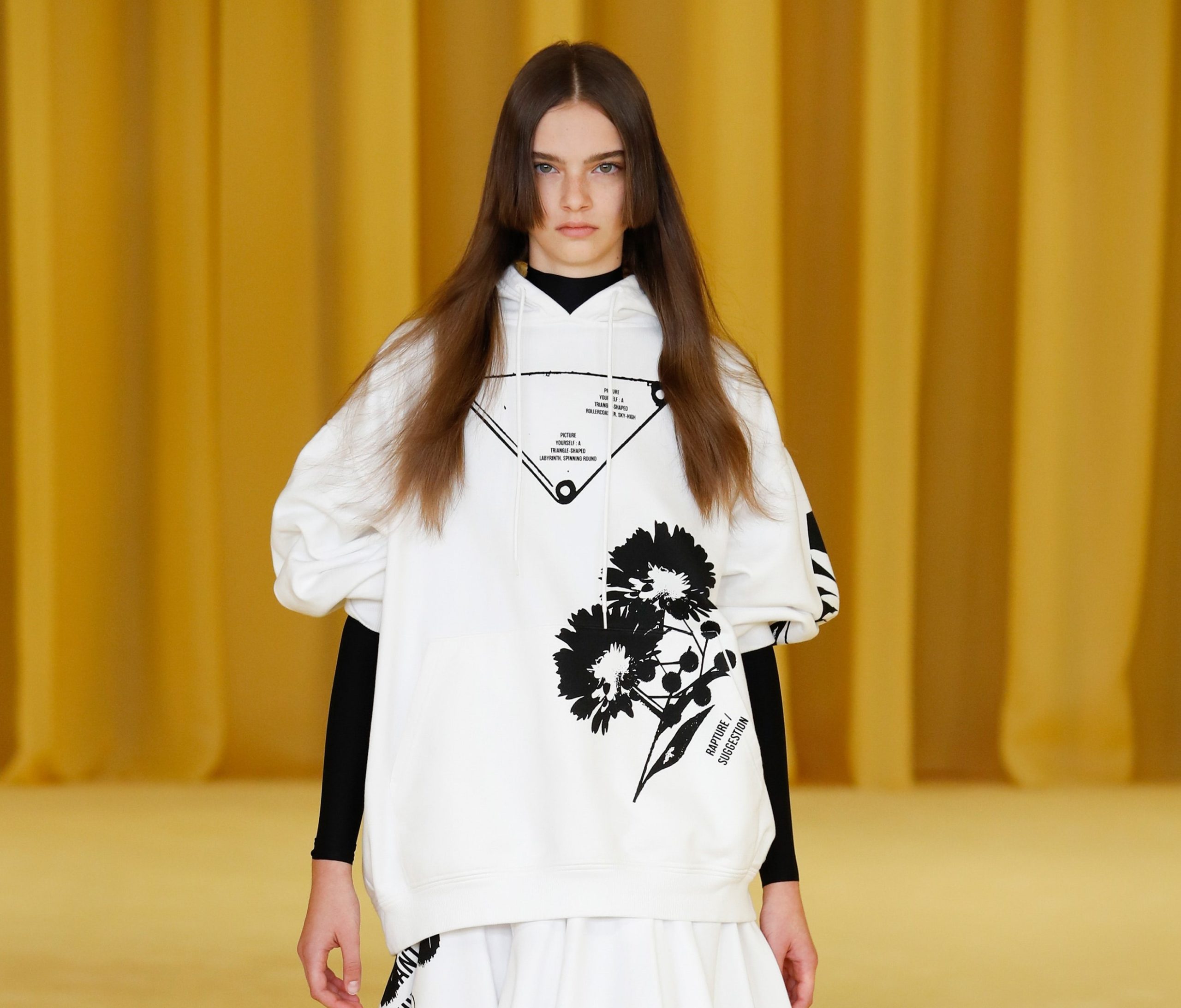 Розовые мюли мечты в дебютной коллекции Рафа Симонса и Prada