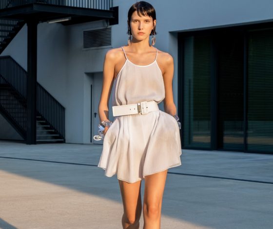 Идеальные белые платья в новой коллекции Emporio Armani