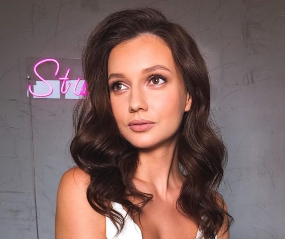 «Муж не хочет, чтобы я занималась религиозной проституцией»: победительница «Холостяка» рассказала о семейной жизни