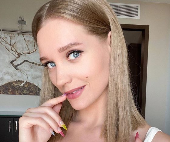 Мини, декольте, бикини: топ откровенных фото Кристины Асмус