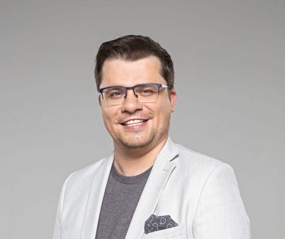 «Умение заключать брачный договор»: Гарик Харламов рассказал о просьбах Деду Морозу