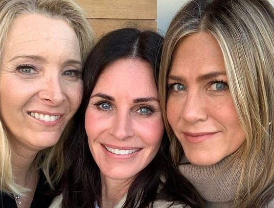 Воссоединение «Друзей» на «Эмми-2020»: Лиза Кудроу, Дженнифер Энистон и Кортни Кокс снова вместе