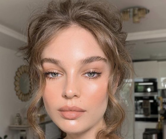 Никаких стрелок и хайлайтер: утренний макияж за несколько минут