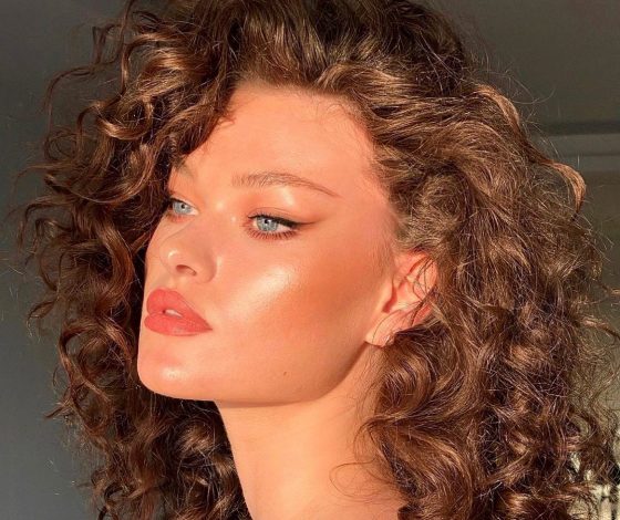 Упругие завитки и волны: топ средств для кудрявых волос