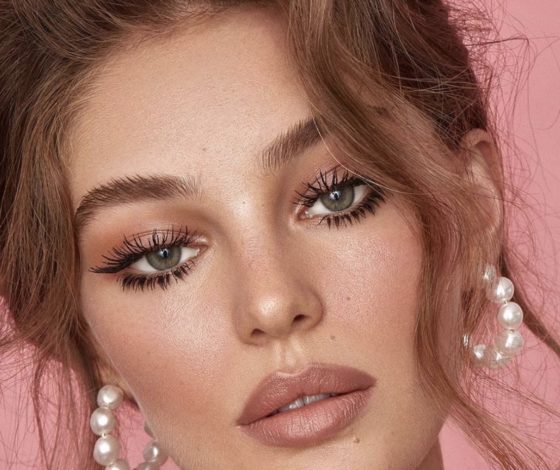 Для сияния кожи: зачем пользоваться розовой водой и какую выбрать