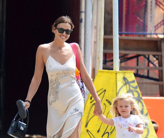 Ирина Шейк в платье украинского бренда: рассказываем, сколько оно стоит