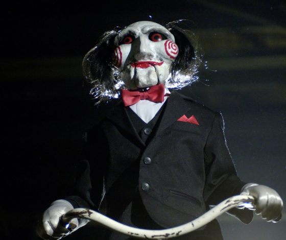 Ради миллиона евро: девушка отрезала себе руку пилой и попала в тюрьму