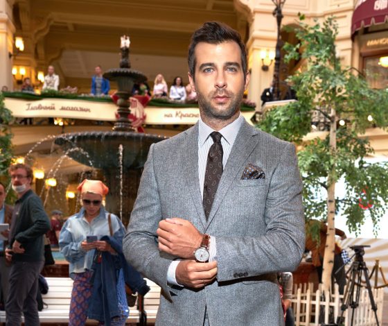 Иван Ургант и Альбина Джанабаева на ГУМ-авторалли