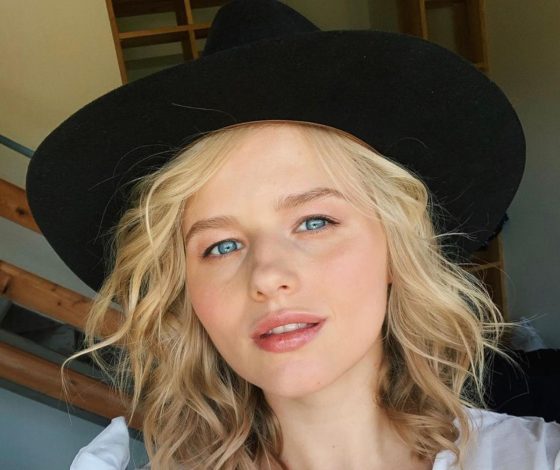 Воспоминания: Саша Бортич впервые поделилась фото во время беременности