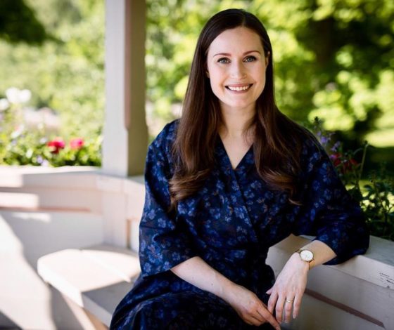 Фото дня: премьер-министр Финляндии снялась в пиджаке на голое тело и спровоцировала скандал