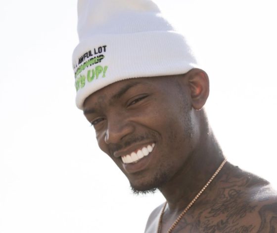 Грозит 22 года тюрьмы: рэпер похвастался незаконным заработком в клипе