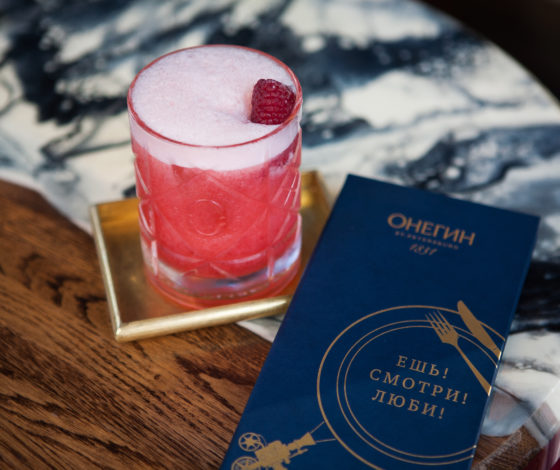 Гастрономический фестиваль «Ешь! Смотри! Люби!»: лучшие коктейли на Патриках