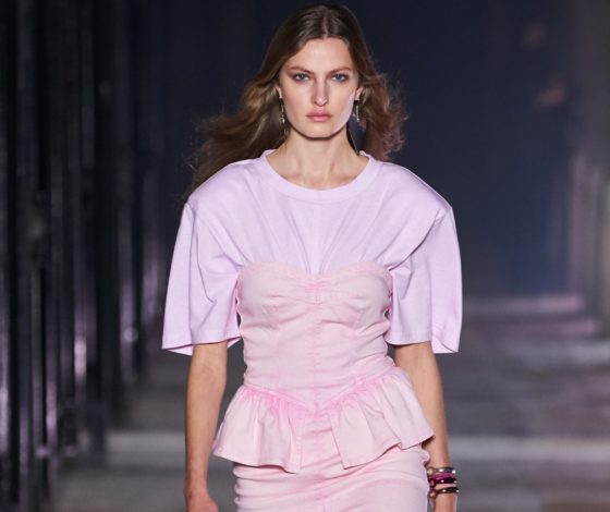 Розовые казаки и корсеты на показе Isabel Marant в Париже