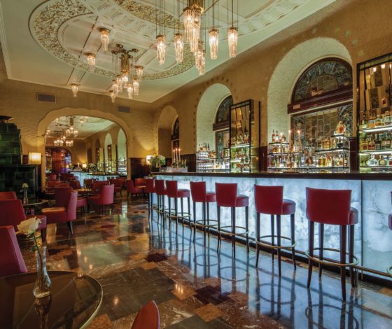 Бархатный сезон: где остановиться в Санкт-Петербурге