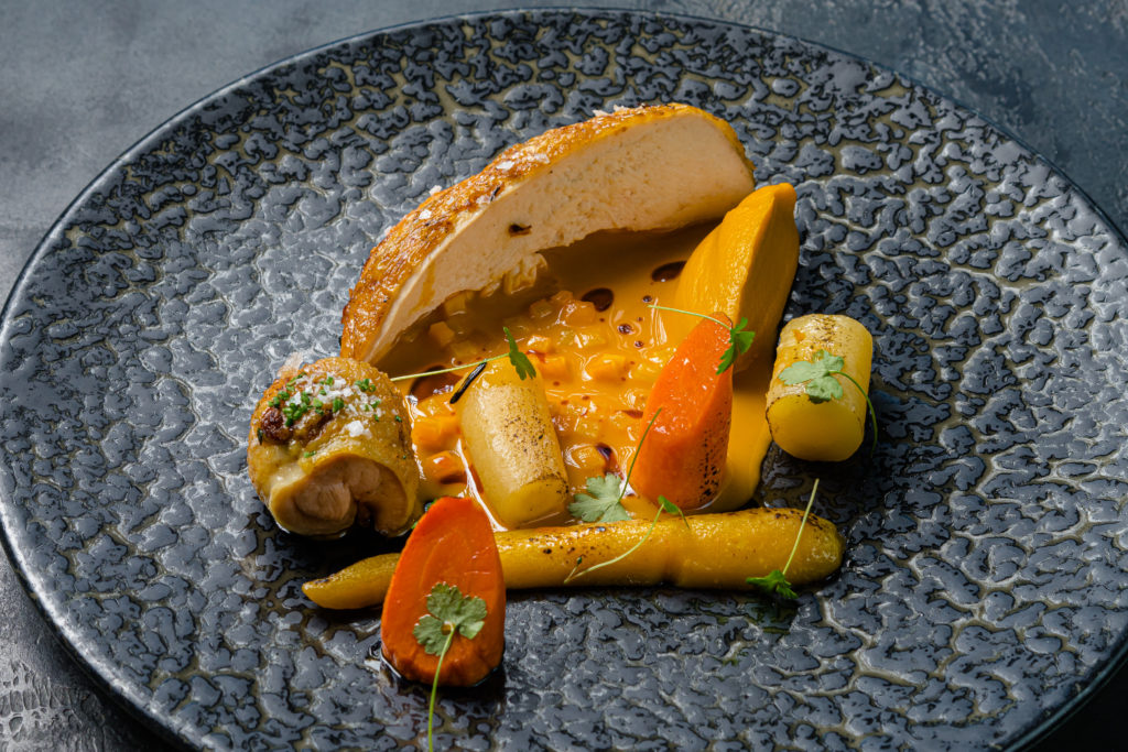 Деревенская курица, печеная морковь с карри и цитрусами
