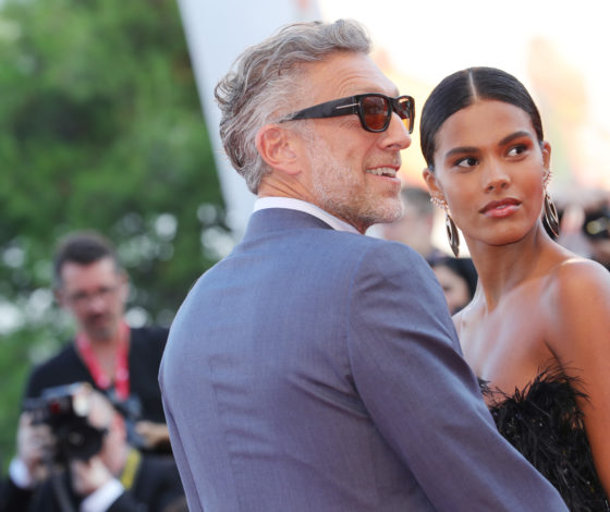 На опыте: красотки, которые выбрали мужчин постарше