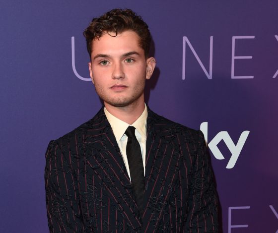 Страстный поцелуй: бывшую возлюбленную Бруклина Бекхэма и сына Джуда Лоу заметили вместе