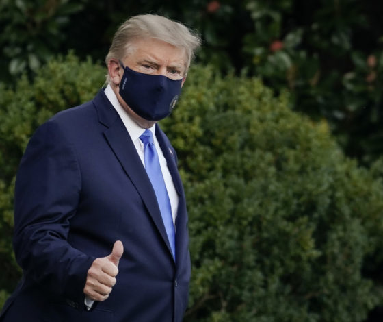 Не бойтесь коронавируса: Дональд Трамп сорвал маску перед Белым домом