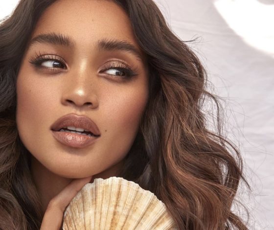 Массаж расческой и смена шампуня: привычки, от которых волосы растут быстрее