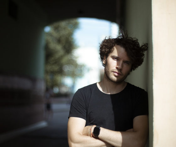 Эксклюзив. Экс-солист группы «Корни» Паша Артемьев о рэпе, фанатках и сообщениях в Direct