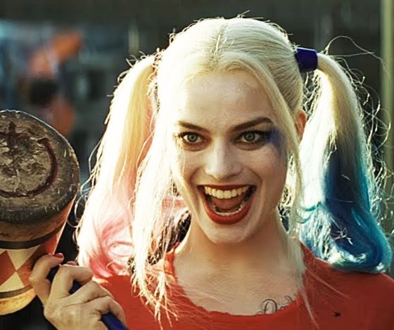 В образе Харли Квинн: ведущую новостей уволили из-за съемок в фильме с Адамом Сэндлером