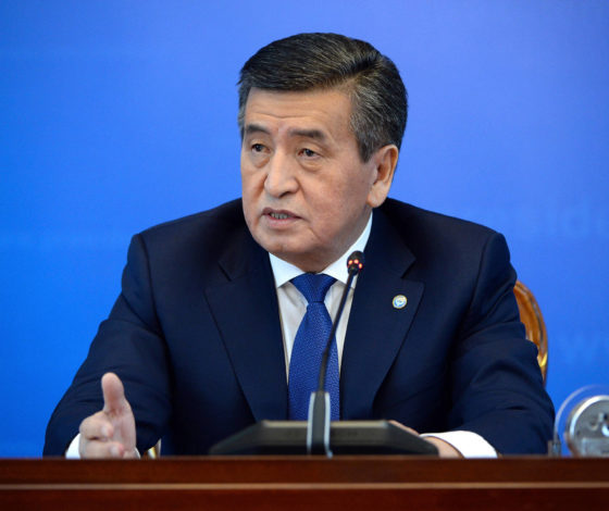 «Для меня целостность страны превыше всего»: президент Киргизии уходит в отставку