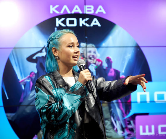 Фейсконтроль, авторские маски и много «кокеров»: как прошла автограф-сессия Клавы Коки