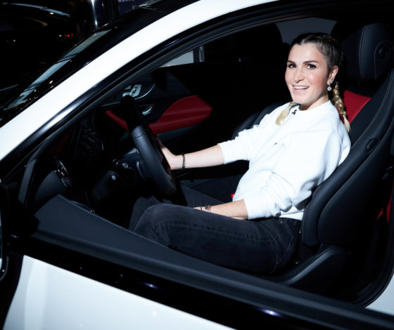 Mercedes-Benz x PEOPLETALK: Лаура Джугелия узнает о последних тенденциях моды и разбирается в осознанном потреблении